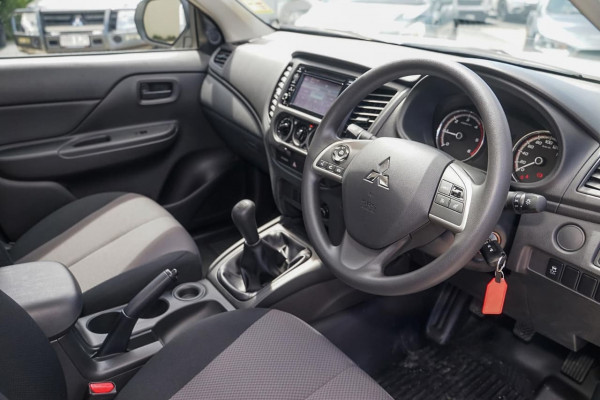 2019 Mitsubishi Triton MR GLX Cab chassis