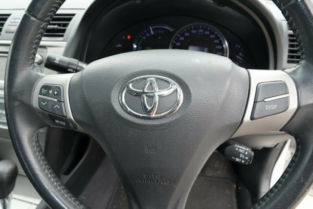 2011 Toyota Camry Hybrid Luxury 11 of 19