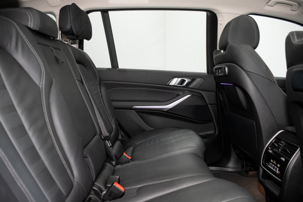 2022 BMW X7 Xdrive30d SUV Image 3