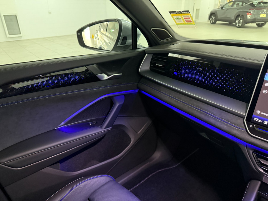 2025 MY26 Volkswagen Tayron R4 195TSI R-Line SUV Image 33