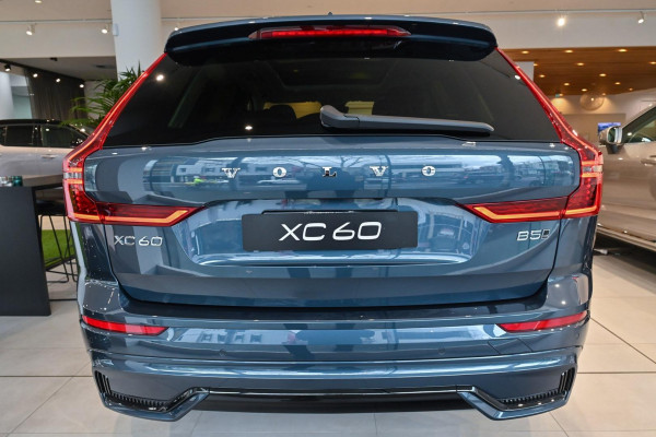 2026 Volvo XC60 UZ Ultra B5 Dark SUV Image 4