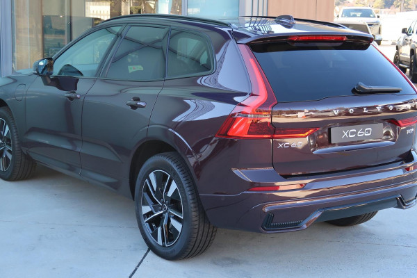 2025 Volvo XC60 UZ Plus T8 Plug-in Hybrid Dark SUV Image 3