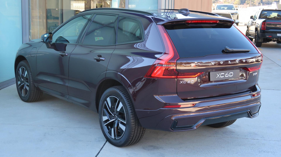 2025 Volvo XC60 UZ Plus T8 Plug-in Hybrid Dark SUV Image 3