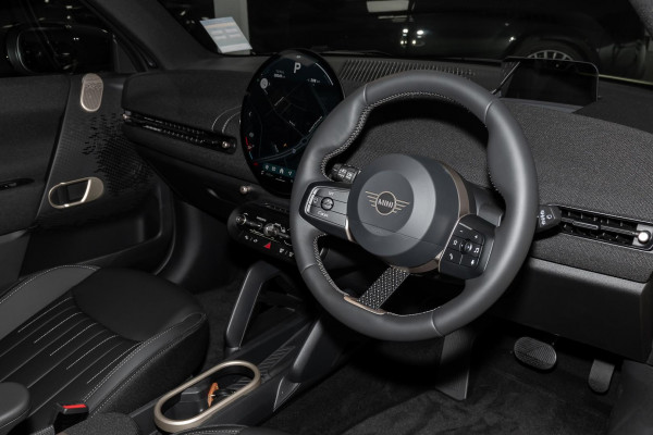 2026 MINI Cooper J01 SE Favoured Hatch image 6