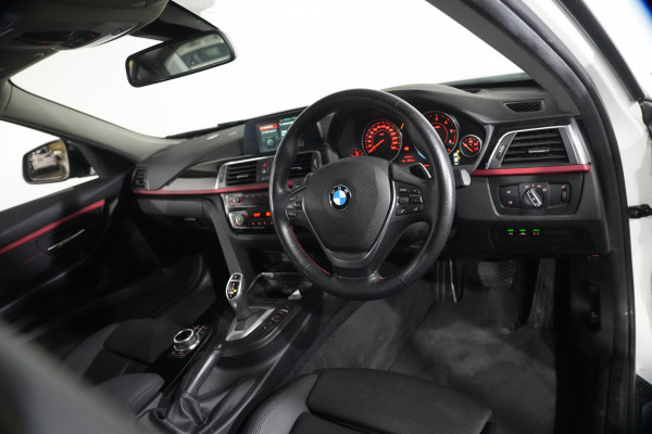 2018 BMW 3 Series 20d Sport Line Sedan image 12
