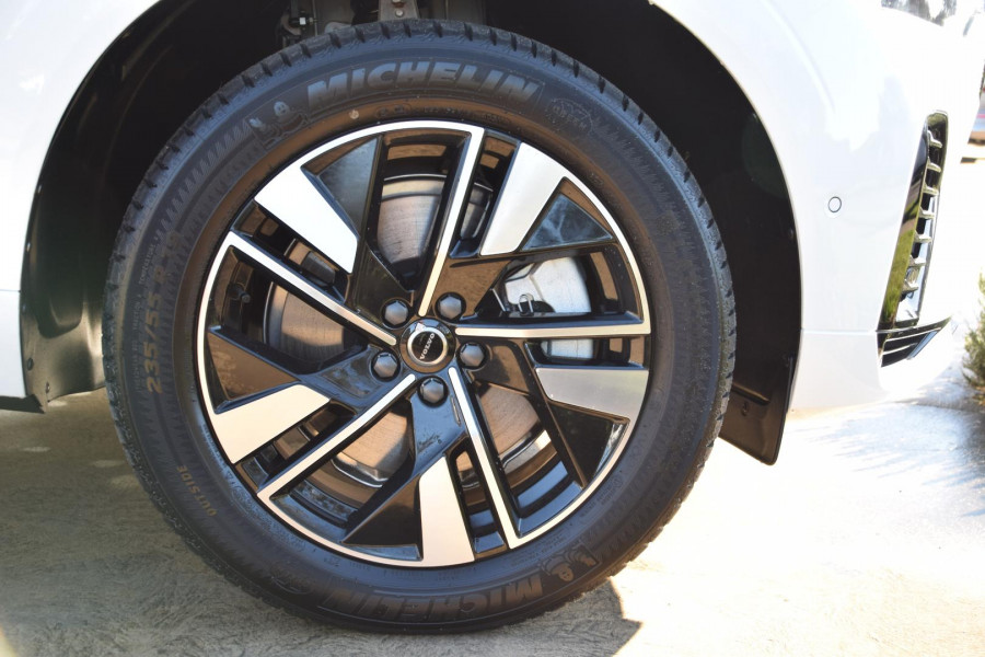 2025 MY26 Volvo XC60 UZ Plus T8 Plug-in Hybrid Dark SUV Image 8