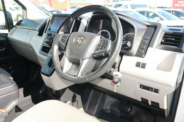 2023 MY22 Toyota HiAce GDH300R  Van Image 5