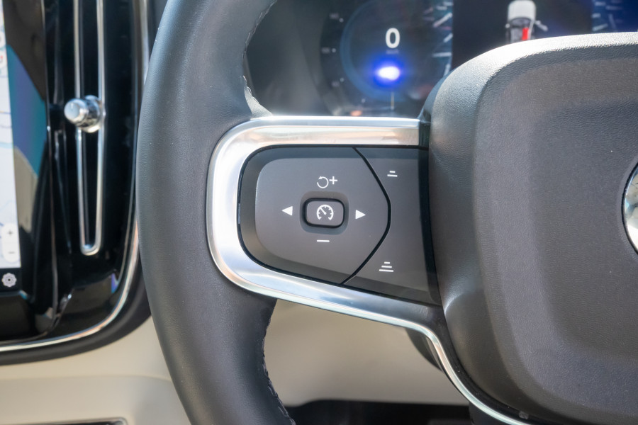2022 MY23 Volvo XC40 XZ Ultimate B4 Dark SUV Image 13