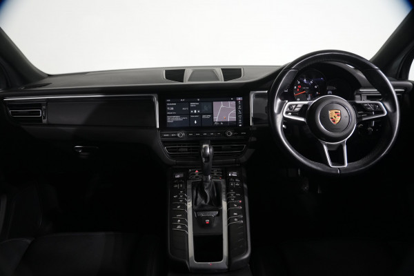 2021 Porsche Macan SUV image 12