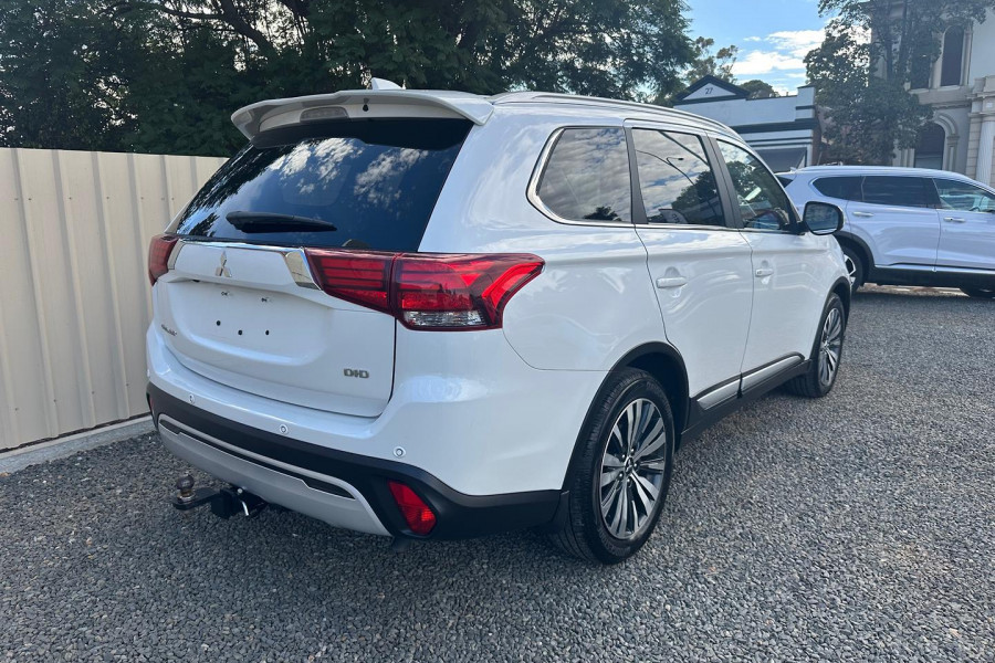 2021 Mitsubishi Outlander ZL LS SUV Image 6