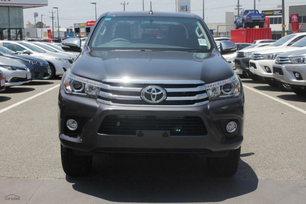 2016 Toyota HiLux  SR5 Double Cab Pick Up Image 2
