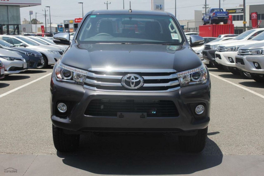 2016 Toyota HiLux  SR5 Double Cab Pick Up Image 2