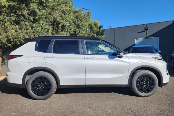 2025 Mitsubishi Outlander ZM LS SUV Image 8
