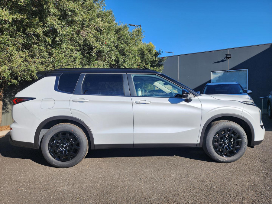 2025 Mitsubishi Outlander ZM LS SUV Image 8