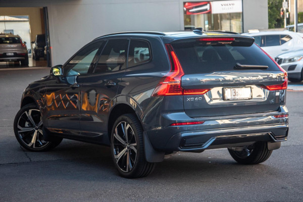 2023 Volvo XC60  Recharge Ultimate T8 Plug-In Hybrid SUV Image 4