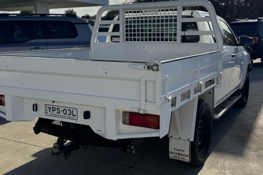 2018 Toyota HiLux 1Y46270EQ SR Cab Chassis Image 8