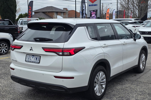 2023 Mitsubishi Outlander ZM ES SUV Image 7