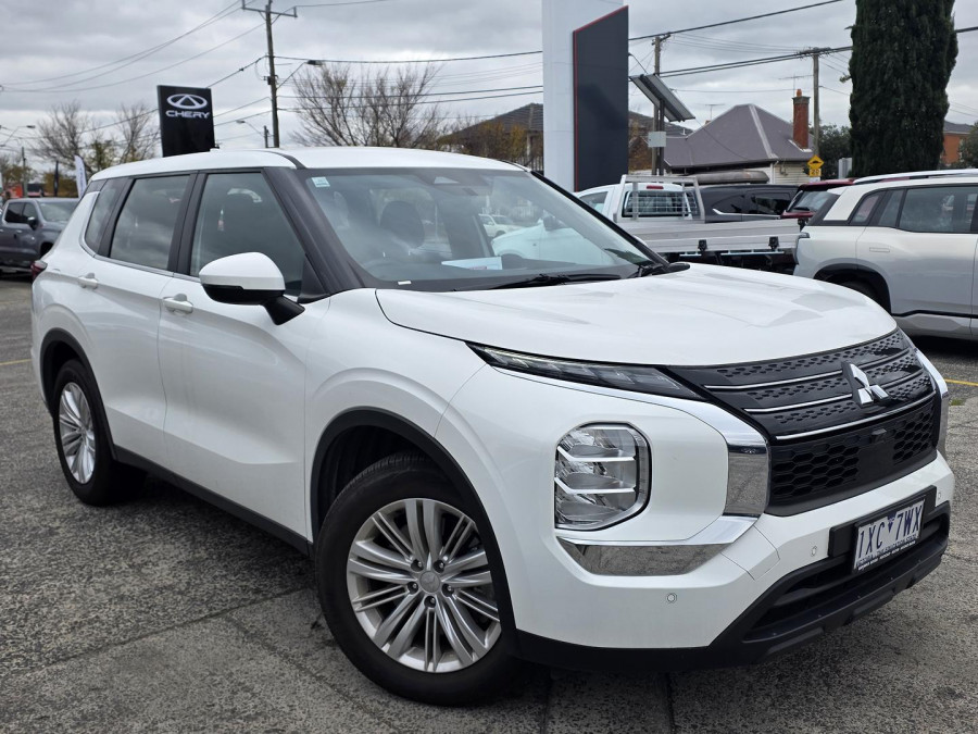 2023 Mitsubishi Outlander ZM ES SUV Image 1