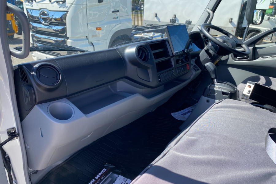 2024 Hino 921 Hook Lift 300-Series Tipping Tray Image 23