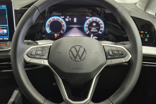 2025 Volkswagen Golf 8.5 110TSI Life Hatch Image 9