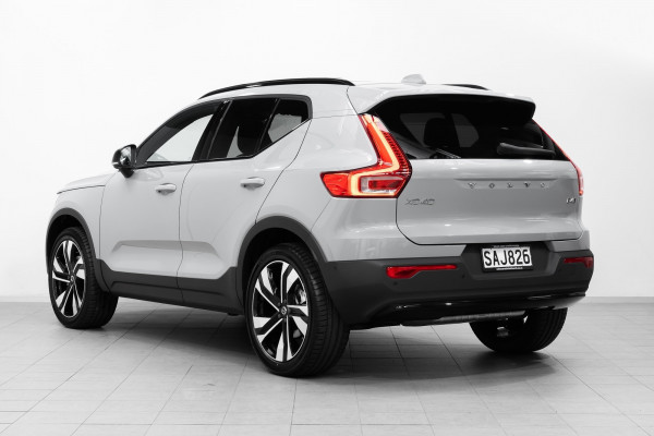 2026 Volvo XC40 XZ Ultra B4 Dark SUV Image 6