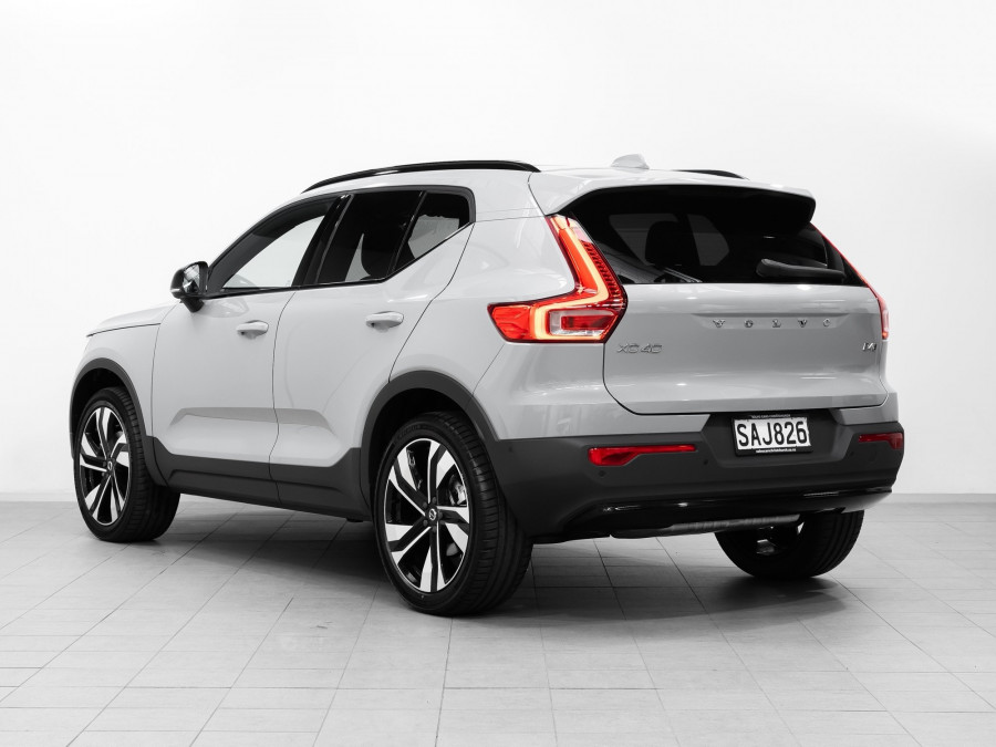 2026 Volvo XC40 XZ Ultra B4 Dark SUV Image 6