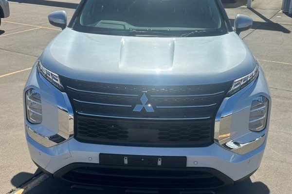 2022 MY23 Mitsubishi Outlander ZM ES SUV Image 11