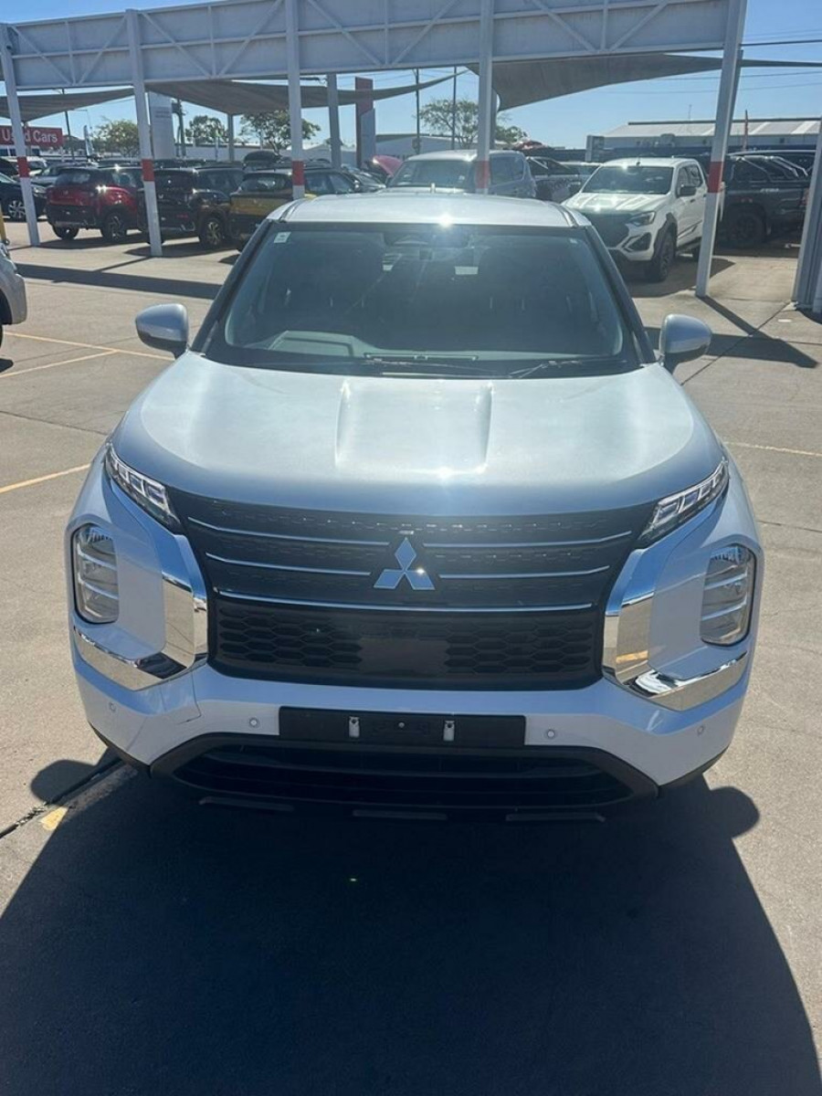 2022 MY23 Mitsubishi Outlander ZM ES SUV Image 11