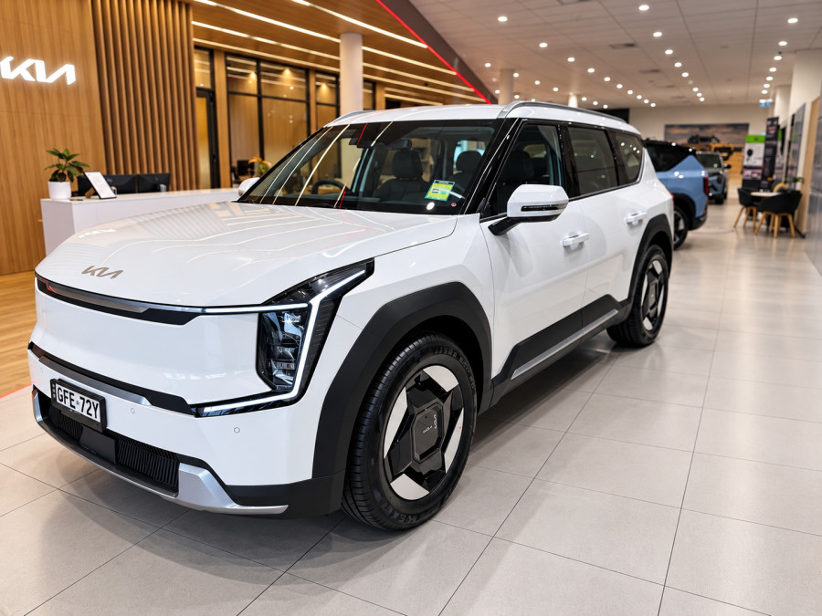 2026 Kia EV9 MV Air SUV Image 1