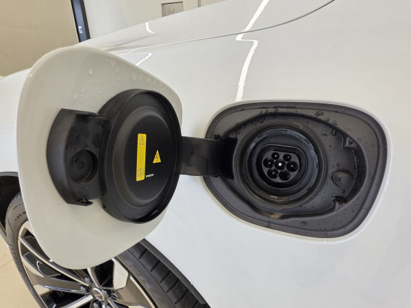 2025 MY26 Volvo XC60 UZ Ultra T8 Plug-in Hybrid Dark SUV image 9