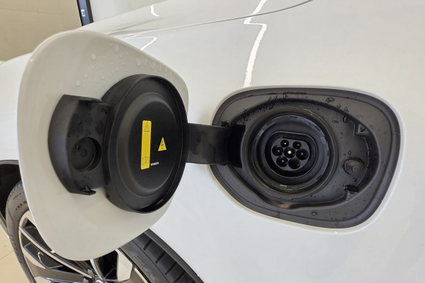 2025 MY26 Volvo XC60 UZ Ultra T8 Plug-in Hybrid Dark SUV Image 9