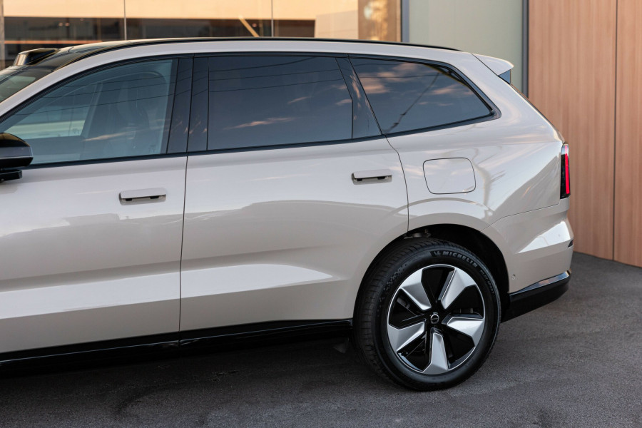 2025 Volvo EX90  Plus Twin Motor SUV Image 19