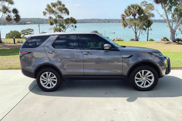 2017 Land Rover Discovery Series 5 SE SUV Image 8