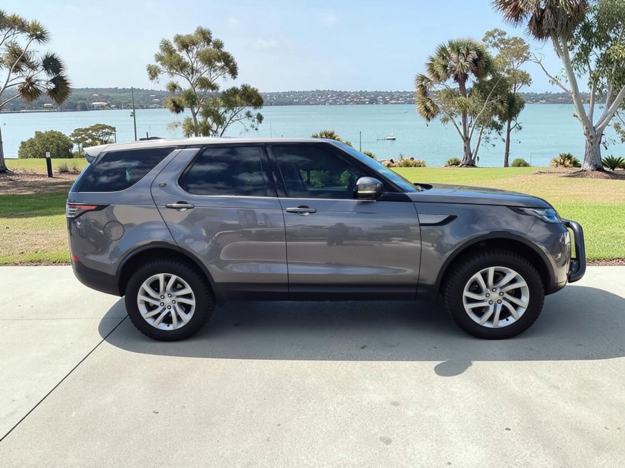 2017 Land Rover Discovery Series 5 SE SUV Image 8