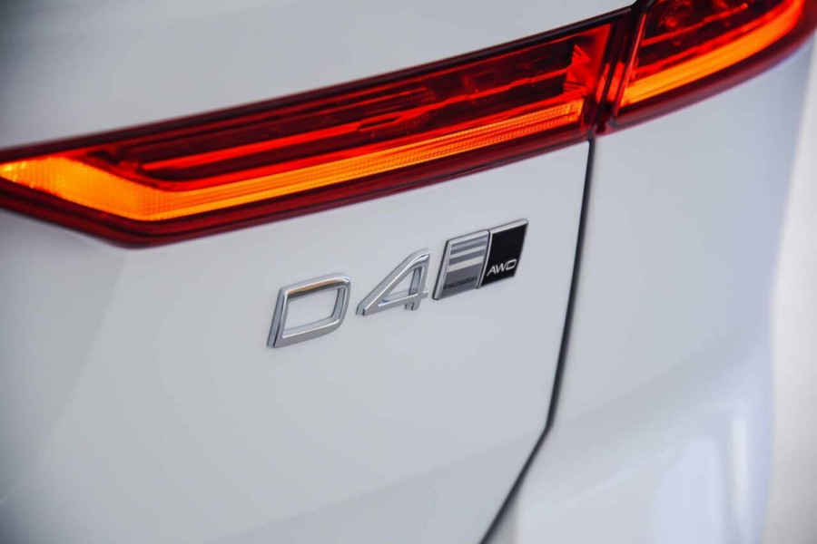 2019 MY20 Volvo XC60 UZ D4 Inscription Suv Image 11