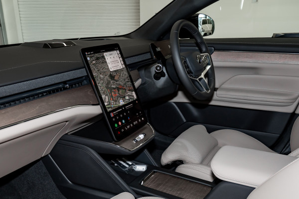 2025 MY26 Volvo ES90  Plus Single Motor Sedan Image 2