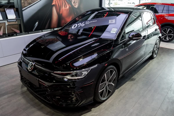 2025 Volkswagen Golf 8.5 110TSI R-Line Hatch Image 2