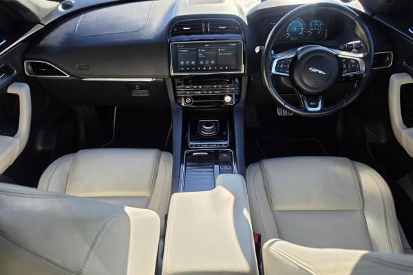 2016 MY17 Jaguar F-PACE X761 First Edition SUV Image 11