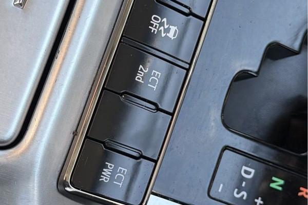 2019 Toyota LandCruiser VDJ200R VX SUV Image 19