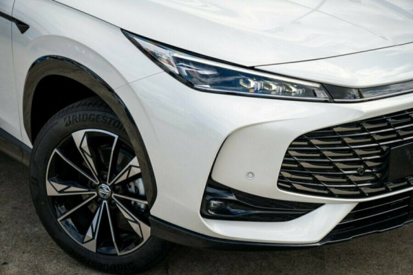 2024 MY24.5 MG HS AS33 Essence SUV Image 5