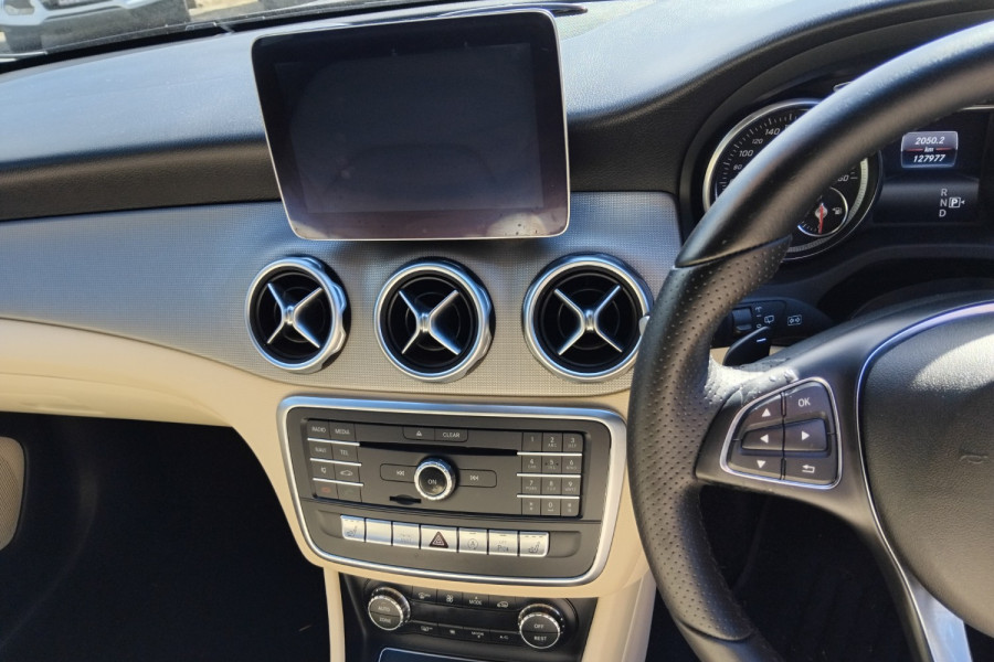 2017 Mercedes-Benz GLA-Class X156 GLA220 d SUV Image 12