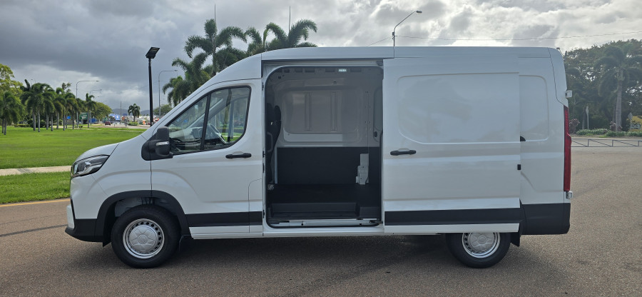 2026 MY25 LDV Deliver 9  Mid Roof LWB Van Image 9