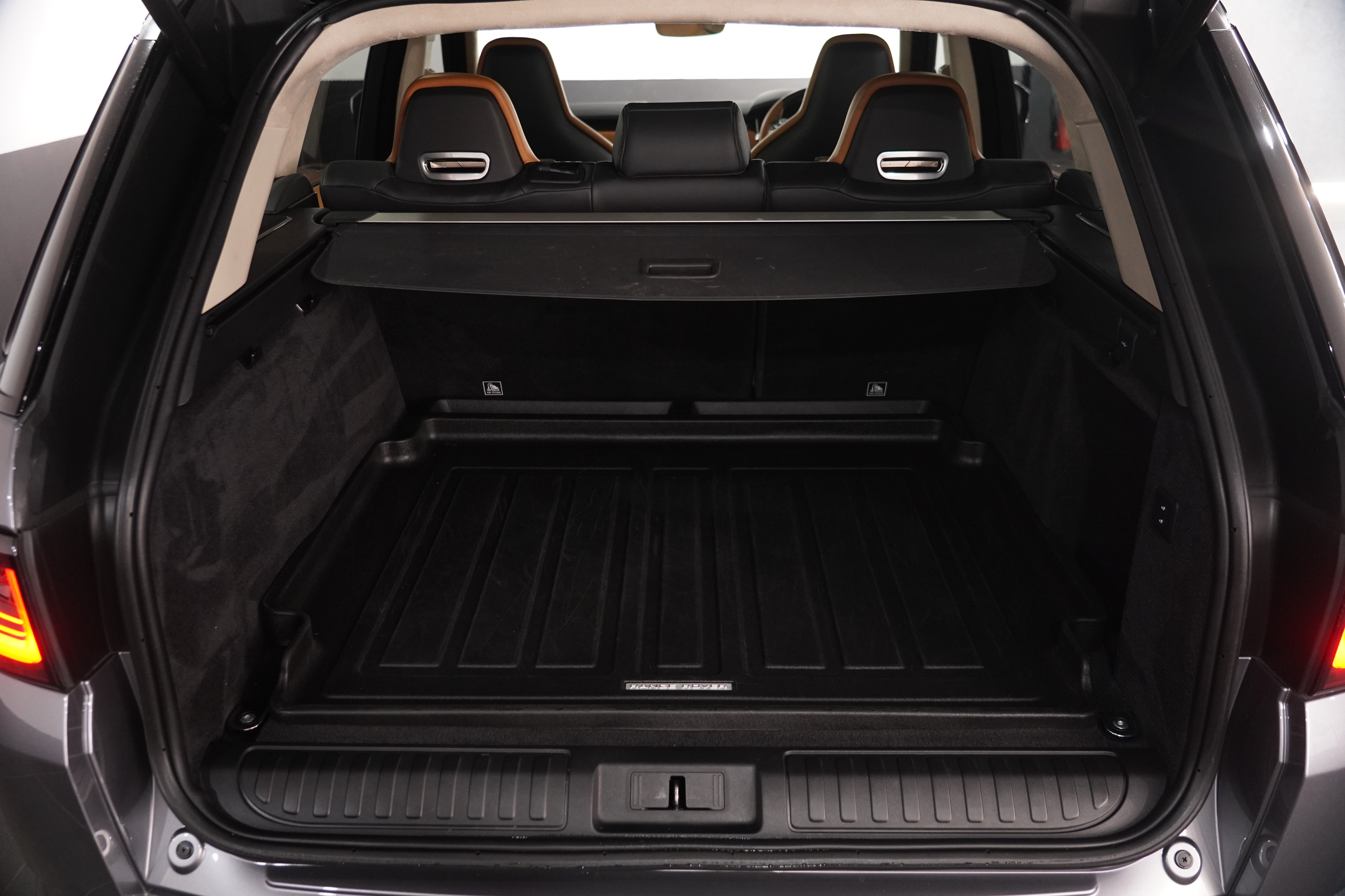 2022 Land Rover Range Rover Sport P575 SVR Carbon Edition SUV Image 28
