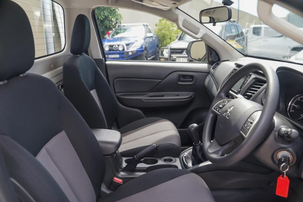 2019 Mitsubishi Triton MR GLX Cab chassis