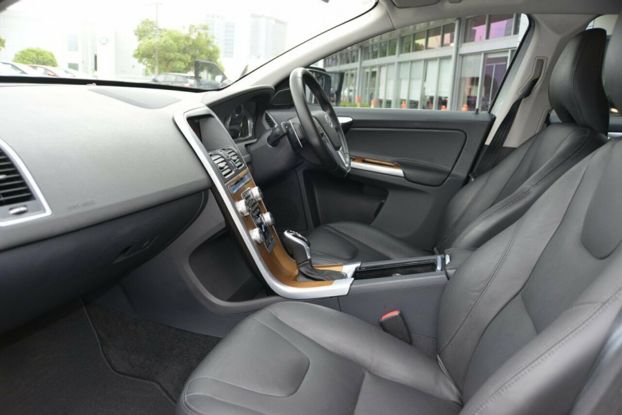 2015 Volvo XC60 LUXURY Suv Image 9