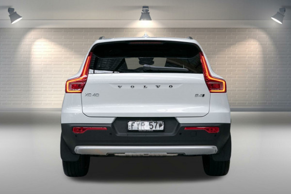 2026 Volvo XC40 XZ Ultra B4 Bright SUV Image 18
