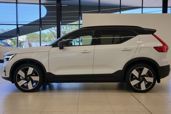 2026 Volvo EX40  Ultra Single Motor Extended Range SUV Image 6