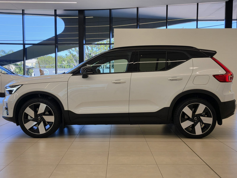 2026 Volvo EX40  Ultra Single Motor Extended Range SUV Image 6