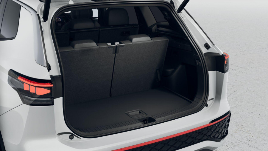 2025 MY26 Volkswagen Tayron R4 195TSI R-Line SUV Image 6