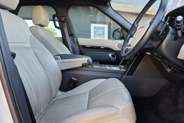 2018 Land Rover Discovery Series 5 SE SUV Image 19
